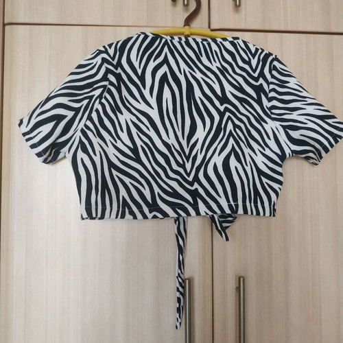 Crop top black and white S in excellent condition