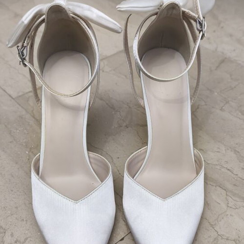 Bridal pumps size 36 satin white like new with bow
