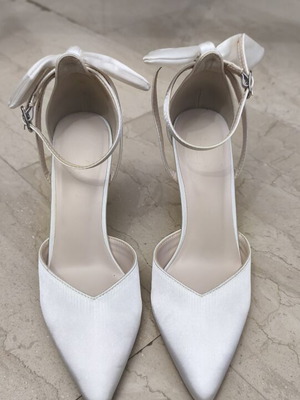 Bridal pumps size 36 satin white like new with bow