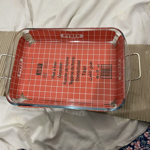 Pyrex oven dish with silver base and lid The Windsor Range Mayfair Collection