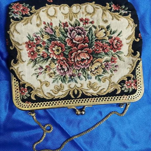 Handbag like new, embroidered vintage 1950s style