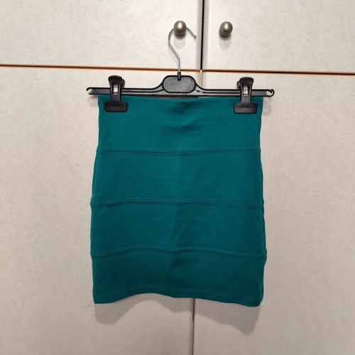 Short skirt used from viscose Pull & Bear blue and green size S