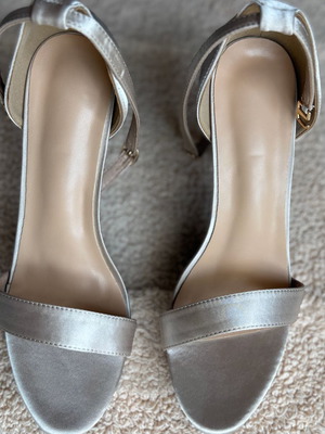 Satin platform pumps like new, beige and gray, size 41