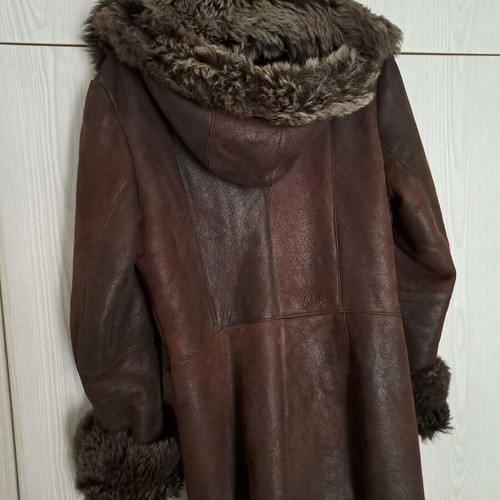 Mouton leather coat like new, brown with detachable hood