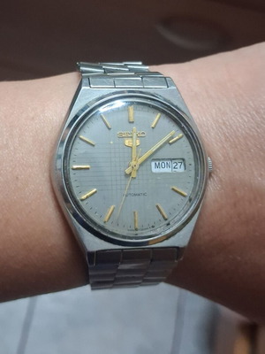 Seiko 5 Automatic vintage wristwatch like new, February 1984 model