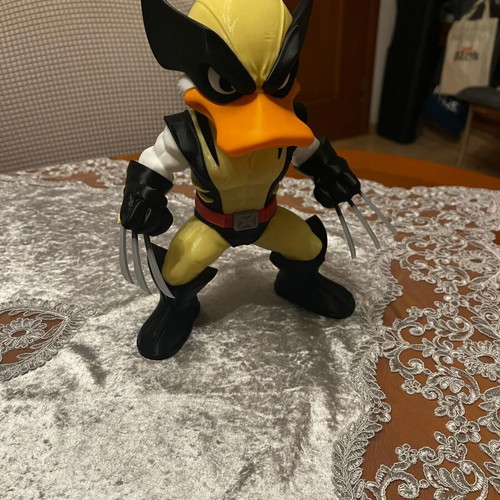 Φιγούρα Daffy με στολή Wolverine καινούργιο