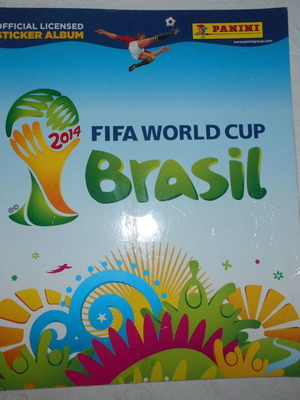 Албум за футболни стикери Panini Brasil 2014 употребяван с 79 от 639 стикера