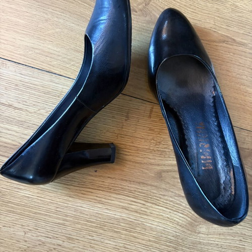 Low heel shoes, natural leather, size 35, black