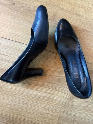 Low heel shoes, natural leather, size 35, black