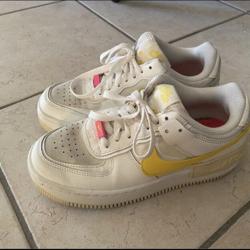 Nike athletic shoes used, white and yellow, size 38