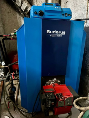 Buderus Logano G215 λέβητας πετρελαίου μεταχειρισμένος με καινούργια πλακέτα και θερμοστάτη