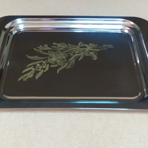 Serving tray like new with gold details