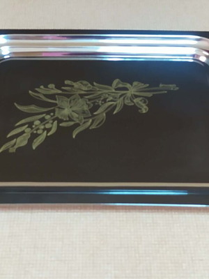 Serving tray like new with gold details