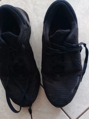 Nike athletic shoes used, size 40.5, black
