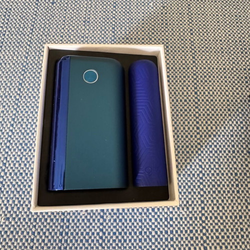 Glo Hyper+ Uniq device like new, blue color with extra cover