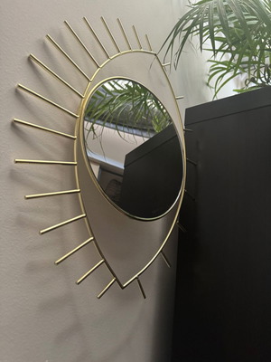 Gold Eye Mirror used