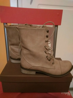 Beige ankle boots used, size 36, lace-up with low heel