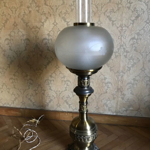 Antique brass floor lamp like new