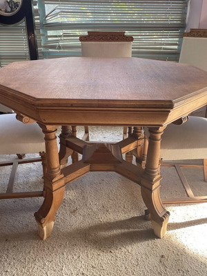 Τραπεζαρία οκτάγωνη με 6 καρέκλες σαν καινούργια, μασίφ δρυς