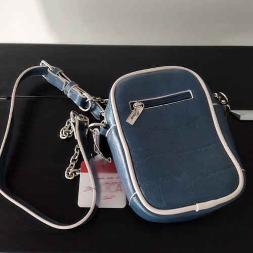 Doca crossbody bag blue croco leather texture