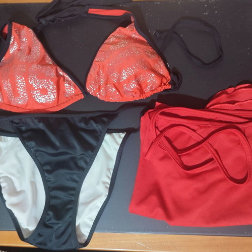 Women's swimsuit set like new, size M, black and red