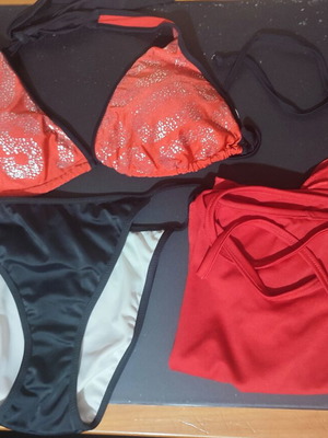 Women's swimsuit set like new, size M, black and red