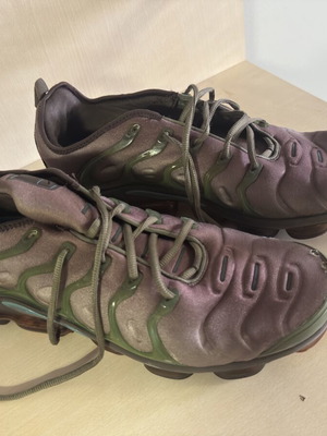 Nike VaporMax athletic shoes used, multicolor, size 48.5