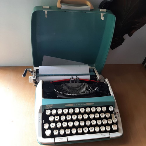Smith Corona Zephyr II mechanical typewriter used, vintage 60s-70s