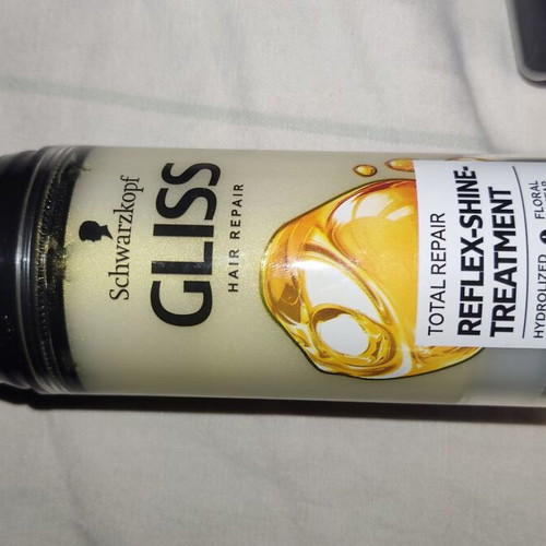 Schwarzkopf Gliss Total Repair Reflex Shine Treatment used for dry damaged hair 150ml