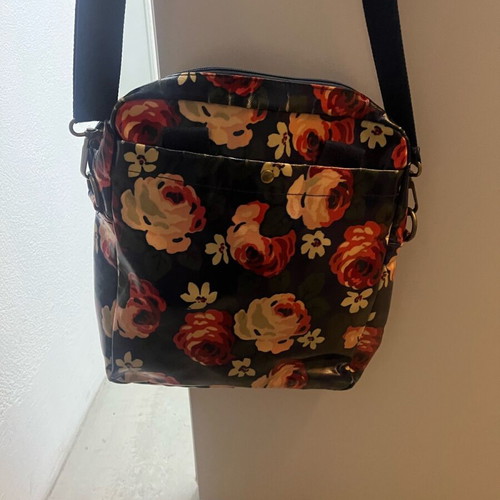 Floral bag like new with multiple compartments and crossbody strap