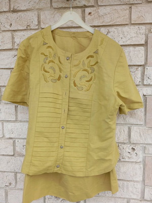 Tailored jacket with embroidery like new