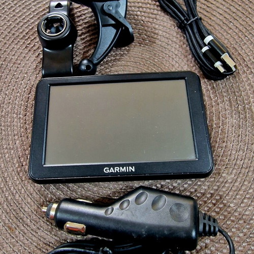 Garmin Nuvi 50 GPS navigation 5" like new with lifetime maps and 16GB SD card