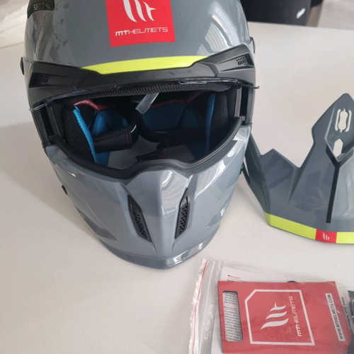 MT Helmets Streetfighter SV S helmet like new, gloss grey, sun visor