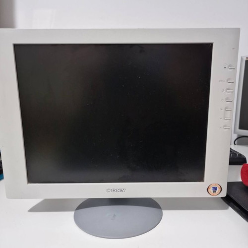 Computer monitors used, 2 pieces with 1 gift included