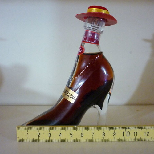Souvenir miniature shoe with Spanish hat from Barcelona new