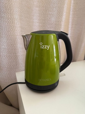 Izzy Botanica Electric Kettle 1.7lt 2200W like new