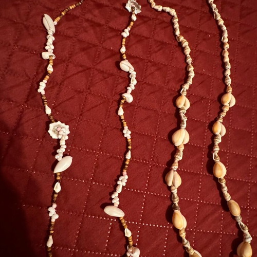 Shell necklaces like new, set of 2 pieces