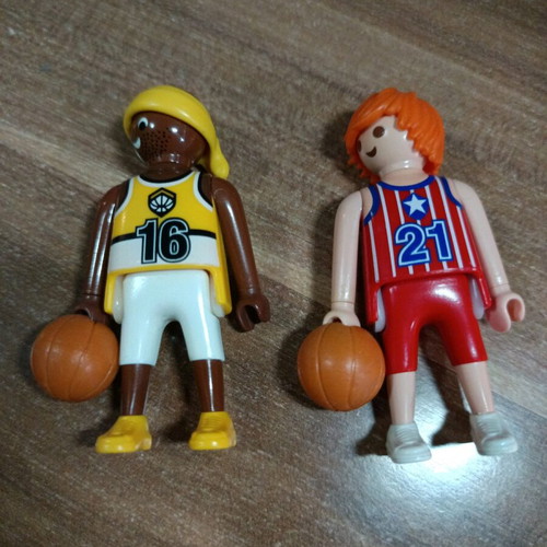 Playmobil basketball figures like new, set of 2