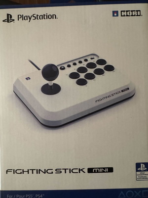 Χειριστήριο Hori Fighting Stick Mini για PlayStation 5 και PS4 σαν καινούργιο