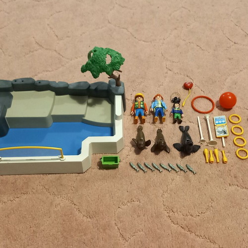 Vintage Playmobil Aquarium with Seals No 3135 like new