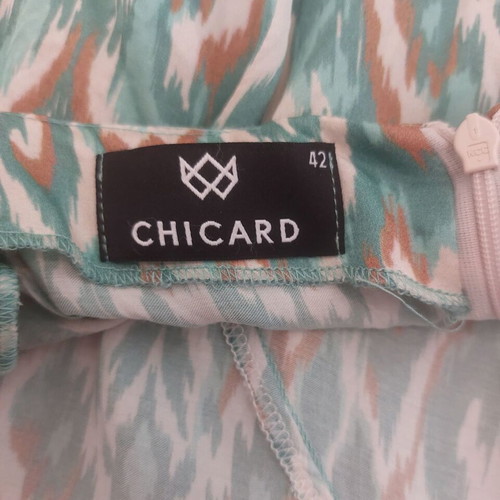 Chicard Satin Maxi φόρεμα σε εκρού, πράσινο και μπεζ