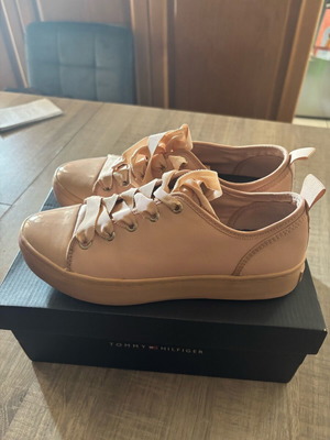 Tommy Hilfiger Pink Athletic Shoes Size 37 Like New