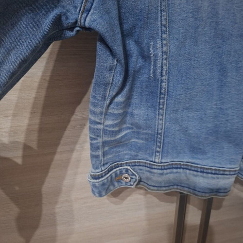 Zara denim jacket used, slightly elastic, blue, size M