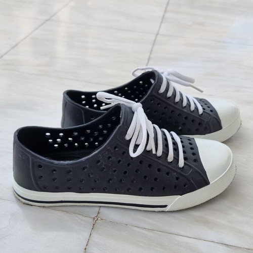 Beach shoes like new, unisex size 41, black and white