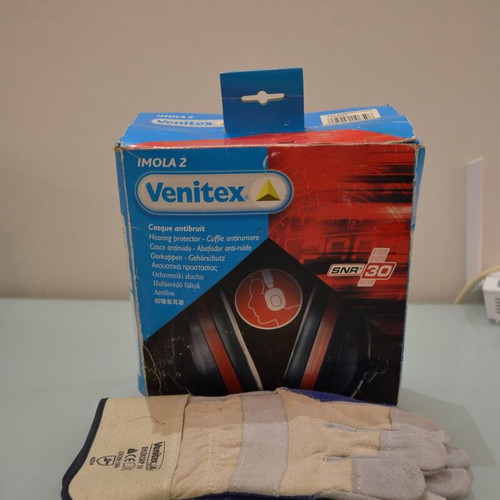 Venitex Imola 2 SNR30 Hearing Protectors and Work Gloves