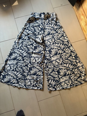 Flower Print Wide Bottom Pants Size L EU 40/42 Like New