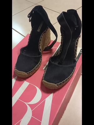 Pull & Bear black espadrilles with ankle tie