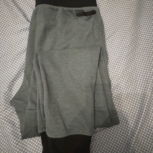 Under Armour φόρμα Large με ανάγλυφο σήμα σαν καινούργιο, μαύρο και γκρι