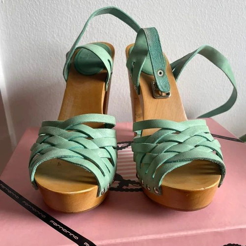 Fornarina sandals like new, size 36, mint color, high heel