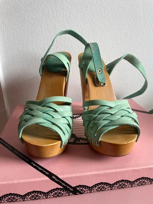 Fornarina sandals like new, size 36, mint color, high heel